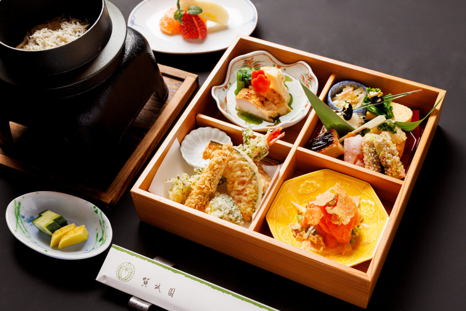 お値下げ松花堂弁当　金箔貝皿付き　五客　Ｂ お値下げ松花堂弁当 金箔貝皿付き 五客 B - メルカリ